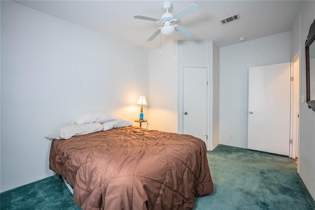 En Venta: $245,000 (3 camas, 2 baños, 1800 Pies cuadrados)