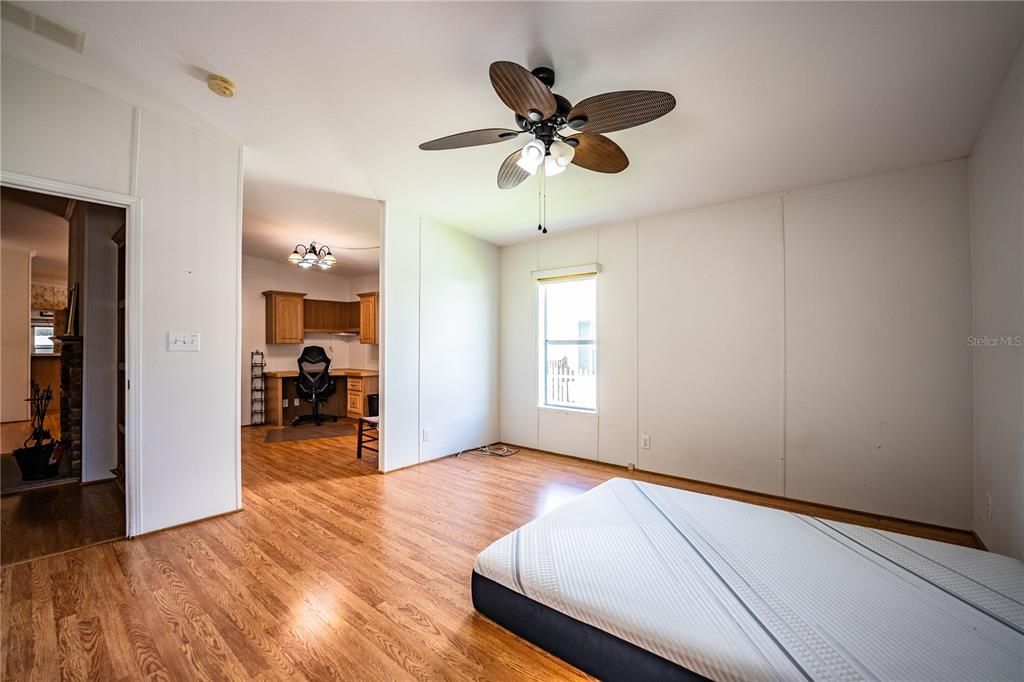 En Venta: $245,000 (3 camas, 2 baños, 1800 Pies cuadrados)