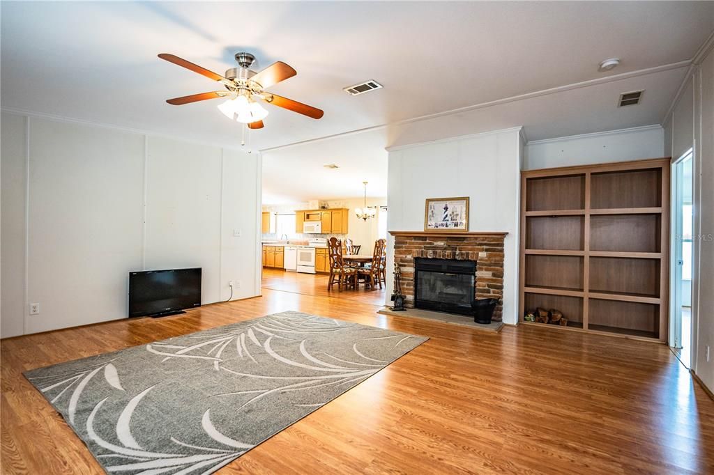 En Venta: $245,000 (3 camas, 2 baños, 1800 Pies cuadrados)