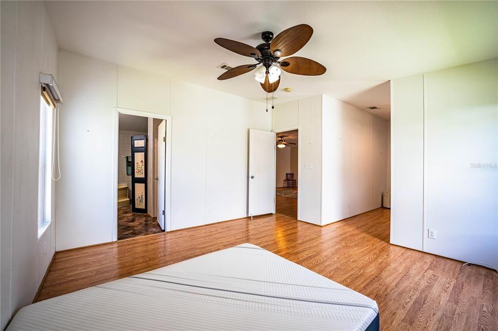 En Venta: $245,000 (3 camas, 2 baños, 1800 Pies cuadrados)