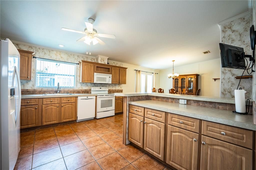 En Venta: $245,000 (3 camas, 2 baños, 1800 Pies cuadrados)