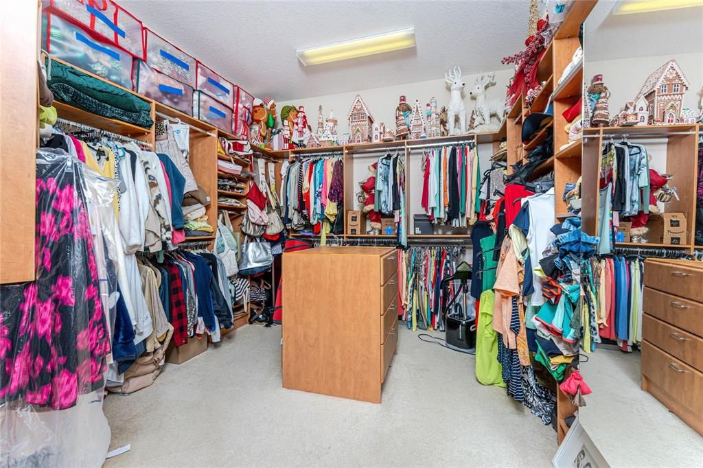 Active With Contract: $1,350,000 (3 beds, 2 baths, 3170 Square Feet)