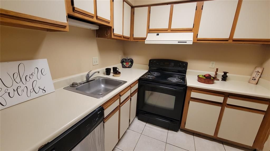 Activo con contrato: $1,145 (1 camas, 1 baños, 838 Pies cuadrados)