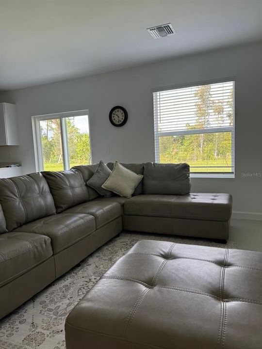 В аренду: $3,800 (5 спален, 2 ванн, 2112 Квадратных фут)