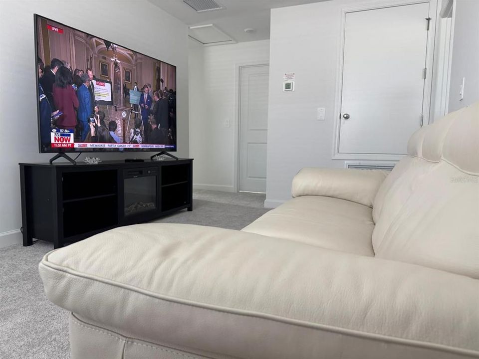 В аренду: $3,800 (5 спален, 2 ванн, 2112 Квадратных фут)