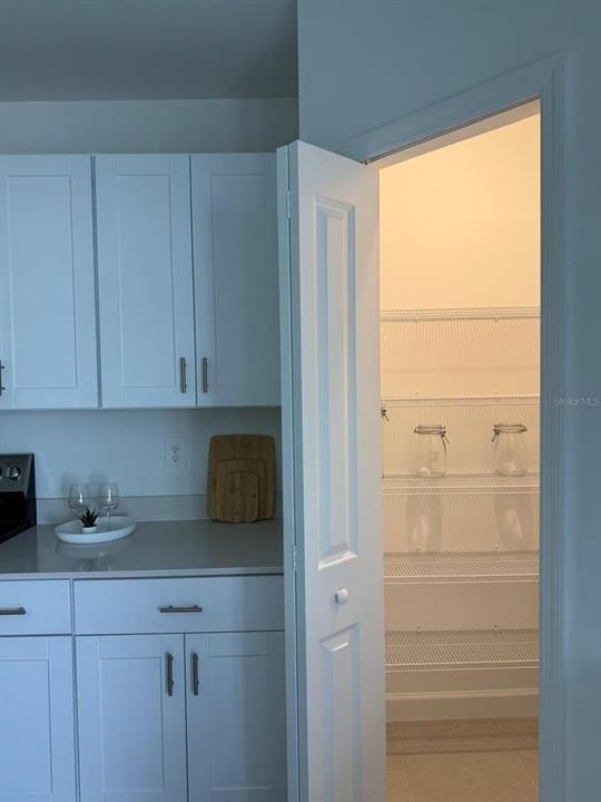 В аренду: $3,800 (5 спален, 2 ванн, 2112 Квадратных фут)