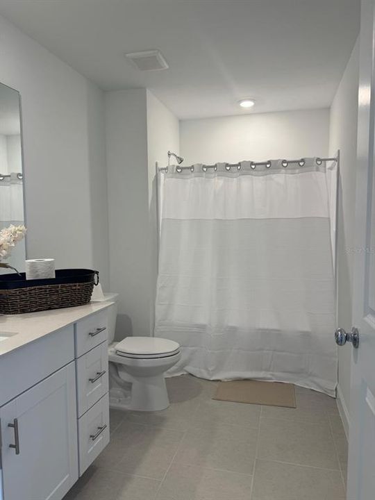 В аренду: $3,800 (5 спален, 2 ванн, 2112 Квадратных фут)