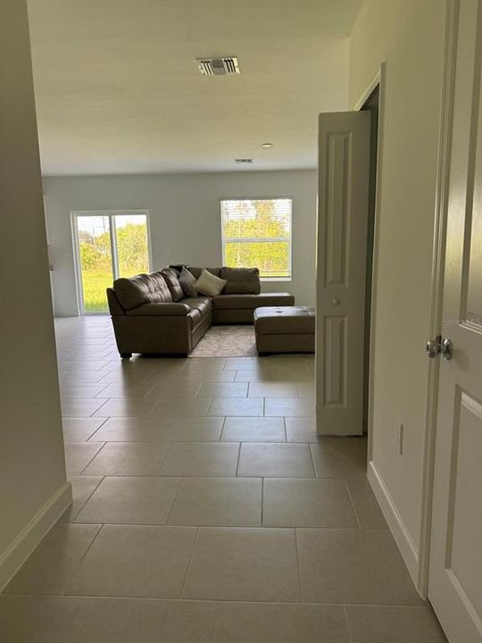 В аренду: $3,800 (5 спален, 2 ванн, 2112 Квадратных фут)