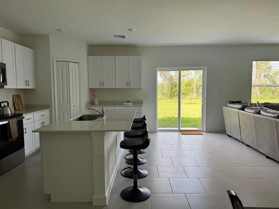 В аренду: $3,800 (5 спален, 2 ванн, 2112 Квадратных фут)