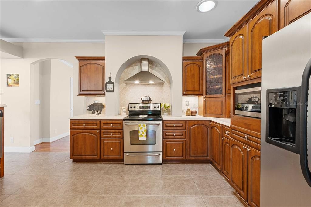 合同活跃: $370,000 (3 贝兹, 3 浴室, 2280 平方英尺)