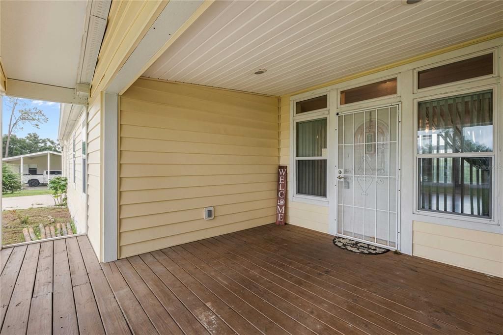 合同活跃: $370,000 (3 贝兹, 3 浴室, 2280 平方英尺)