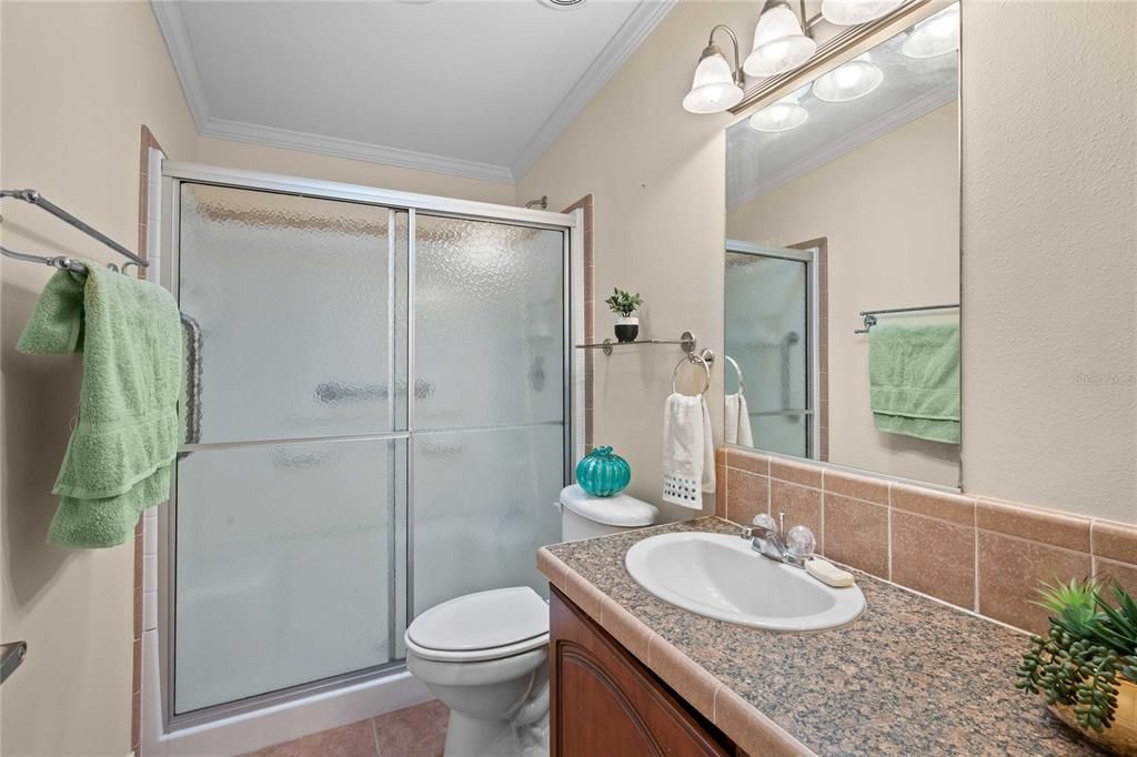 合同活跃: $370,000 (3 贝兹, 3 浴室, 2280 平方英尺)