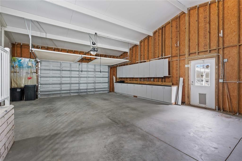 合同活跃: $370,000 (3 贝兹, 3 浴室, 2280 平方英尺)