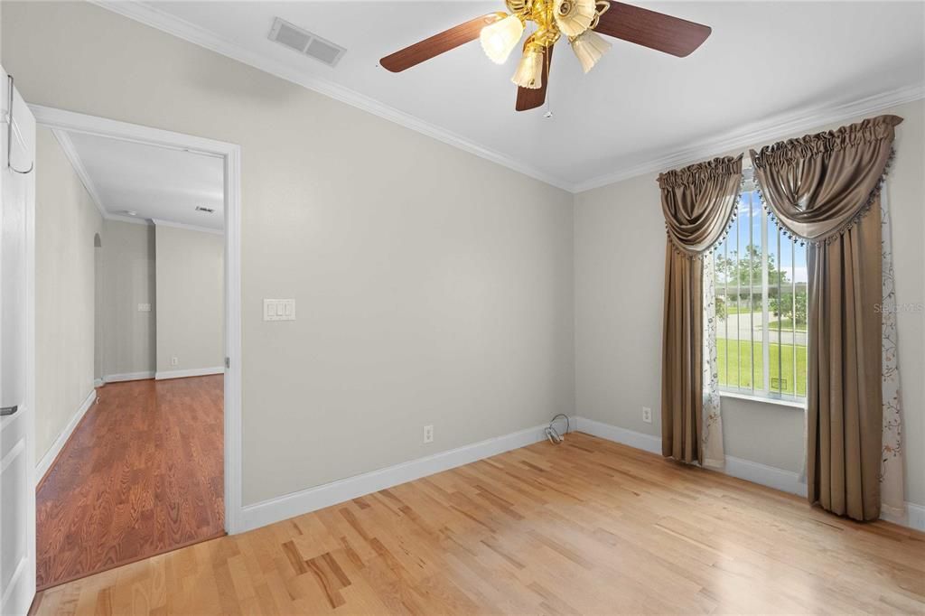 合同活跃: $370,000 (3 贝兹, 3 浴室, 2280 平方英尺)