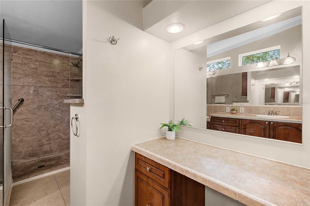 合同活跃: $370,000 (3 贝兹, 3 浴室, 2280 平方英尺)