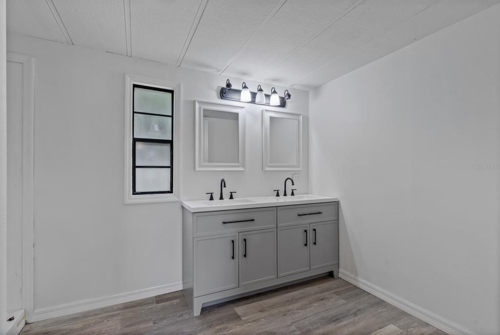 For Sale: $239,000 (3 beds, 2 baths, 1288 Square Feet)