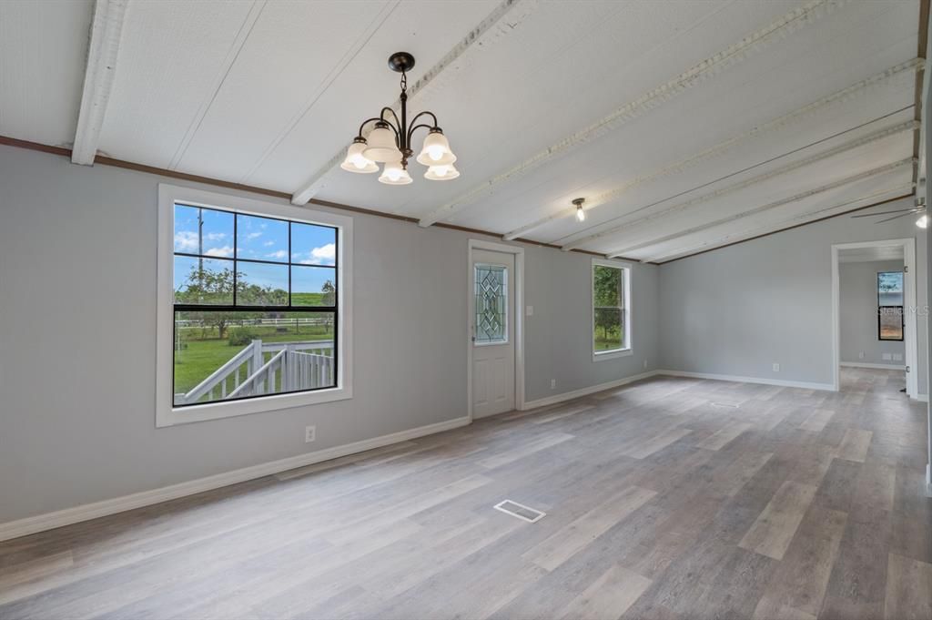 For Sale: $239,000 (3 beds, 2 baths, 1288 Square Feet)