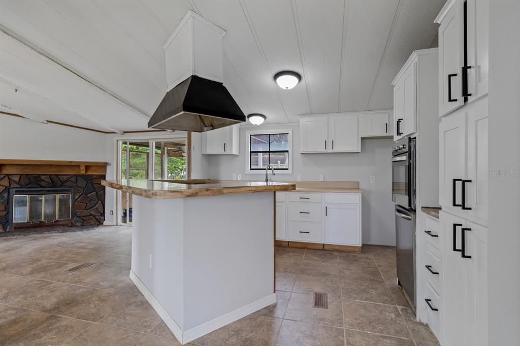 For Sale: $239,000 (3 beds, 2 baths, 1288 Square Feet)