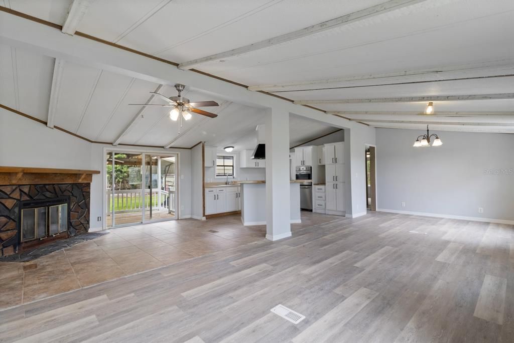 For Sale: $239,000 (3 beds, 2 baths, 1288 Square Feet)