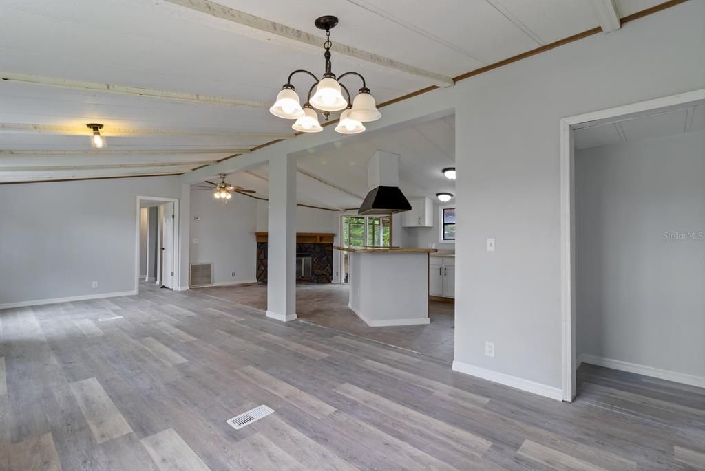 For Sale: $239,000 (3 beds, 2 baths, 1288 Square Feet)