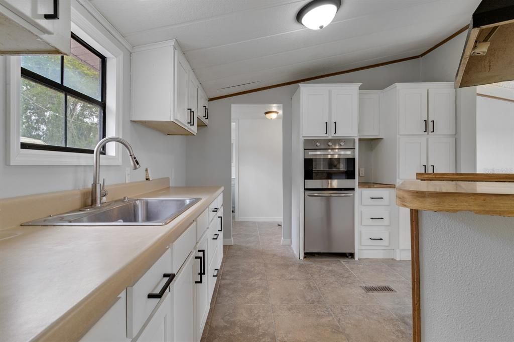 For Sale: $239,000 (3 beds, 2 baths, 1288 Square Feet)