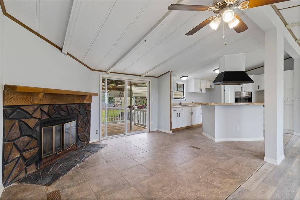 For Sale: $239,000 (3 beds, 2 baths, 1288 Square Feet)