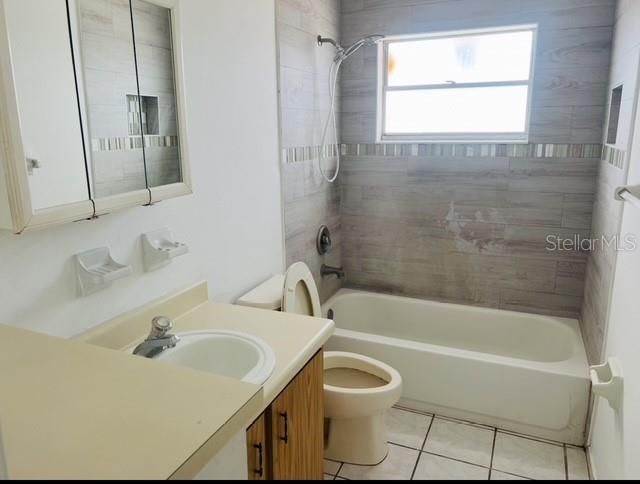 For Rent: $1,300 (2 beds, 1 baths, 784 Square Feet)
