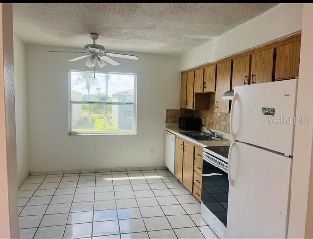 For Rent: $1,300 (2 beds, 1 baths, 784 Square Feet)