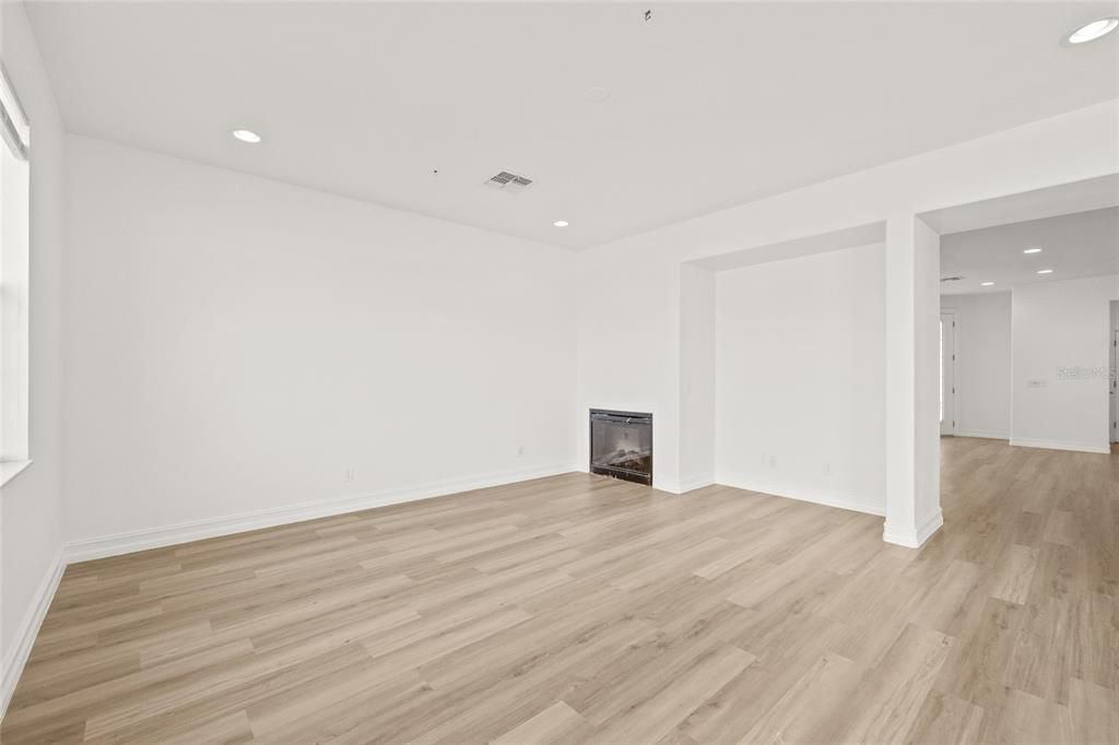 Active With Contract: $3,000 (4 beds, 3 baths, 2652 Square Feet)