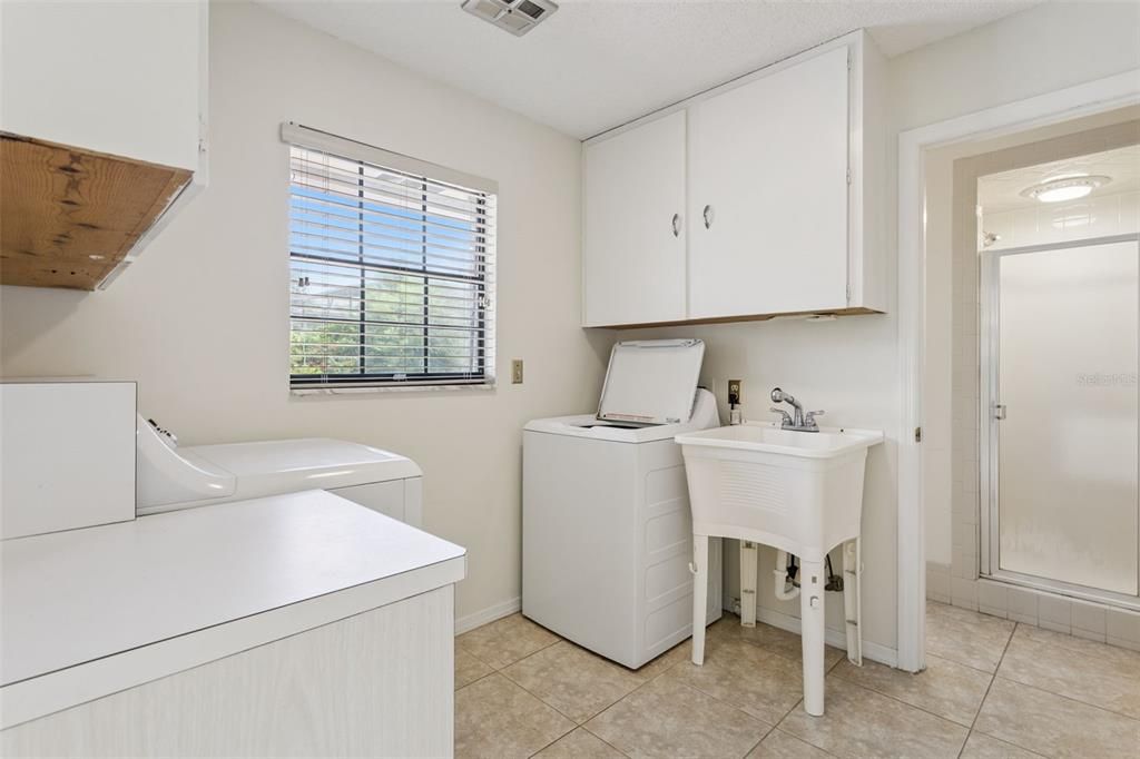 En Venta: $1,200,000 (4 camas, 3 baños, 2378 Pies cuadrados)