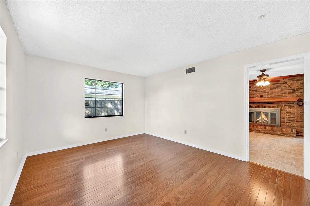 En Venta: $1,200,000 (4 camas, 3 baños, 2378 Pies cuadrados)