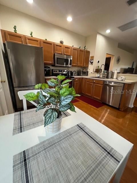 Active With Contract: $295,000 (2 beds, 2 baths, 1153 Square Feet)