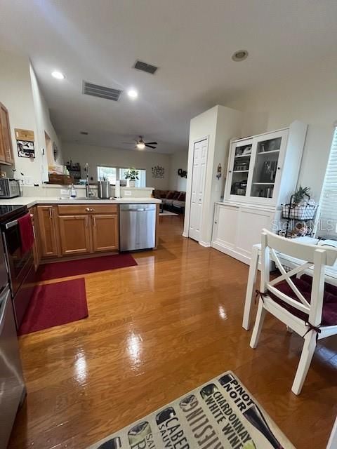 Active With Contract: $295,000 (2 beds, 2 baths, 1153 Square Feet)