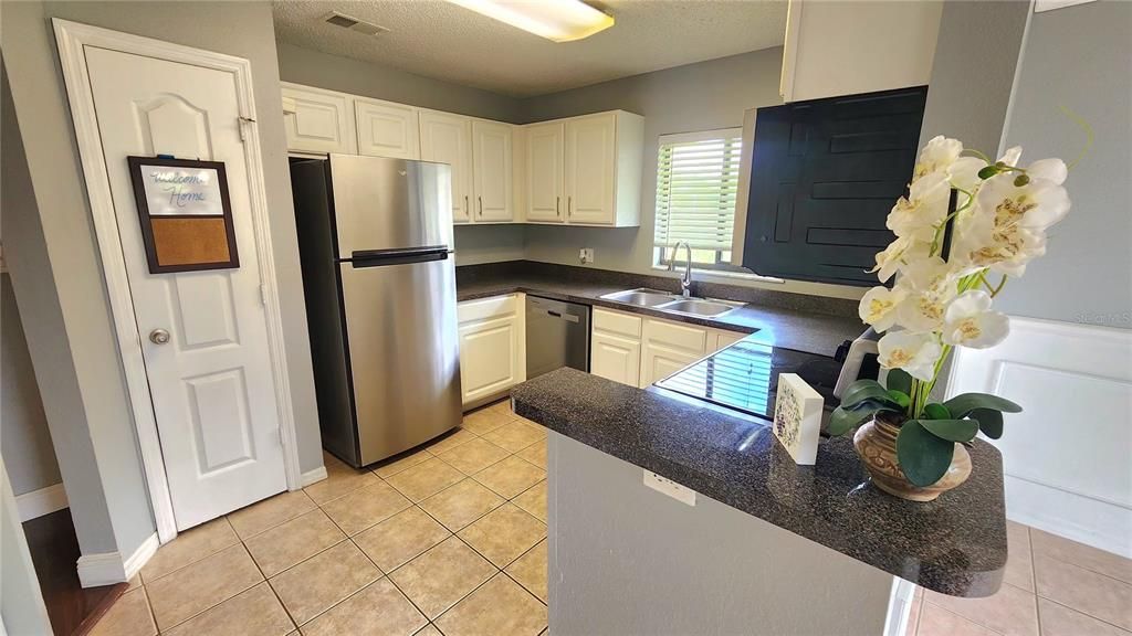 For Sale: $169,900 (2 beds, 2 baths, 1021 Square Feet)