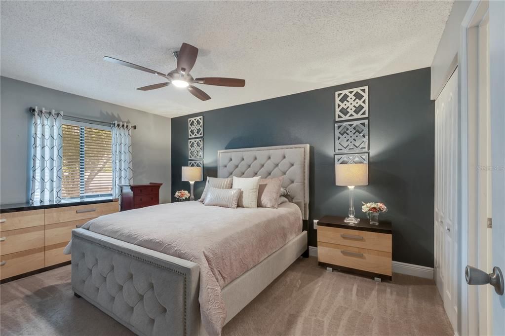 For Sale: $169,900 (2 beds, 2 baths, 1021 Square Feet)