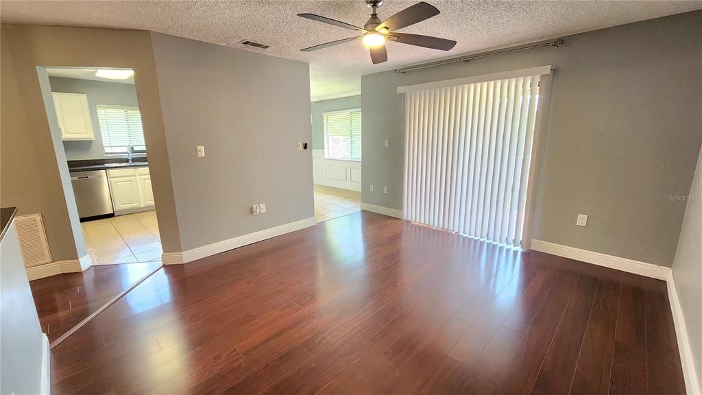 For Sale: $169,900 (2 beds, 2 baths, 1021 Square Feet)