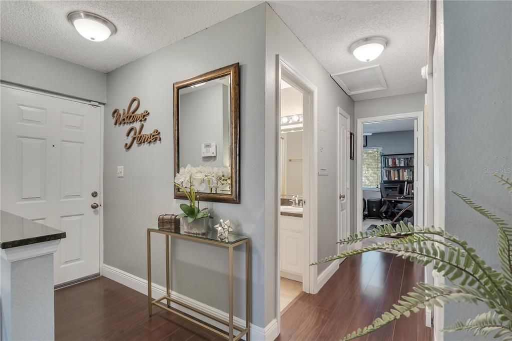 For Sale: $169,900 (2 beds, 2 baths, 1021 Square Feet)