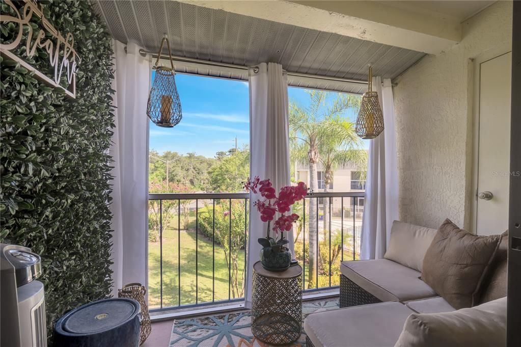 For Sale: $169,900 (2 beds, 2 baths, 1021 Square Feet)