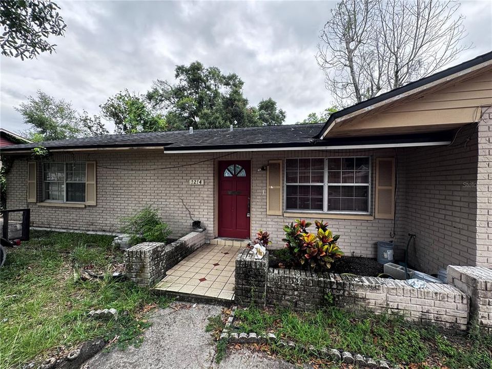 Recently Sold: $185,000 (3 beds, 2 baths, 1112 Square Feet)