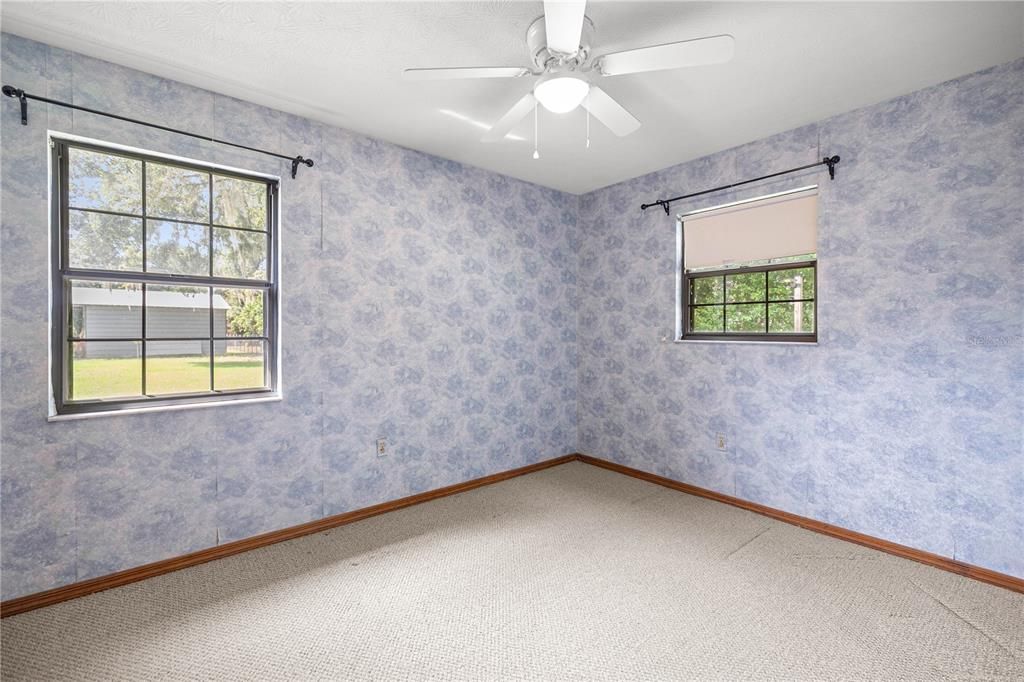 For Sale: $189,999 (2 beds, 1 baths, 1040 Square Feet)