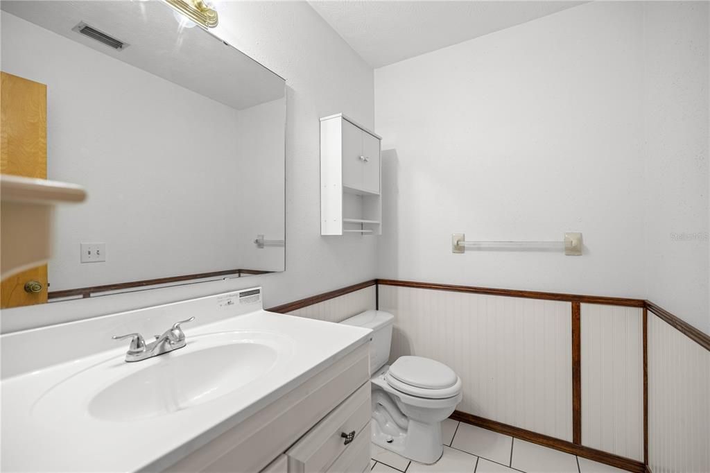 For Sale: $189,999 (2 beds, 1 baths, 1040 Square Feet)