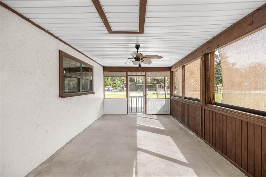 For Sale: $189,999 (2 beds, 1 baths, 1040 Square Feet)