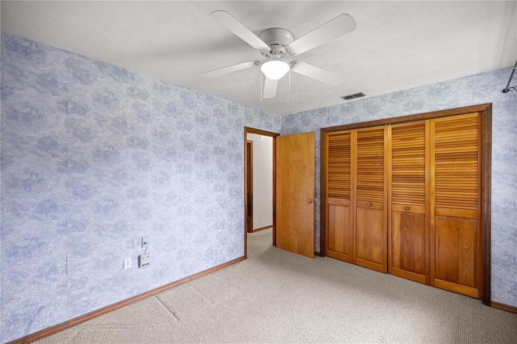 For Sale: $189,999 (2 beds, 1 baths, 1040 Square Feet)