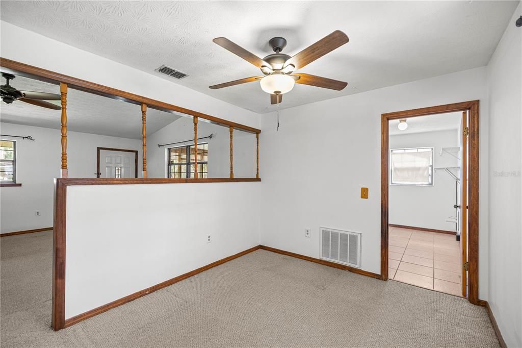 For Sale: $189,999 (2 beds, 1 baths, 1040 Square Feet)
