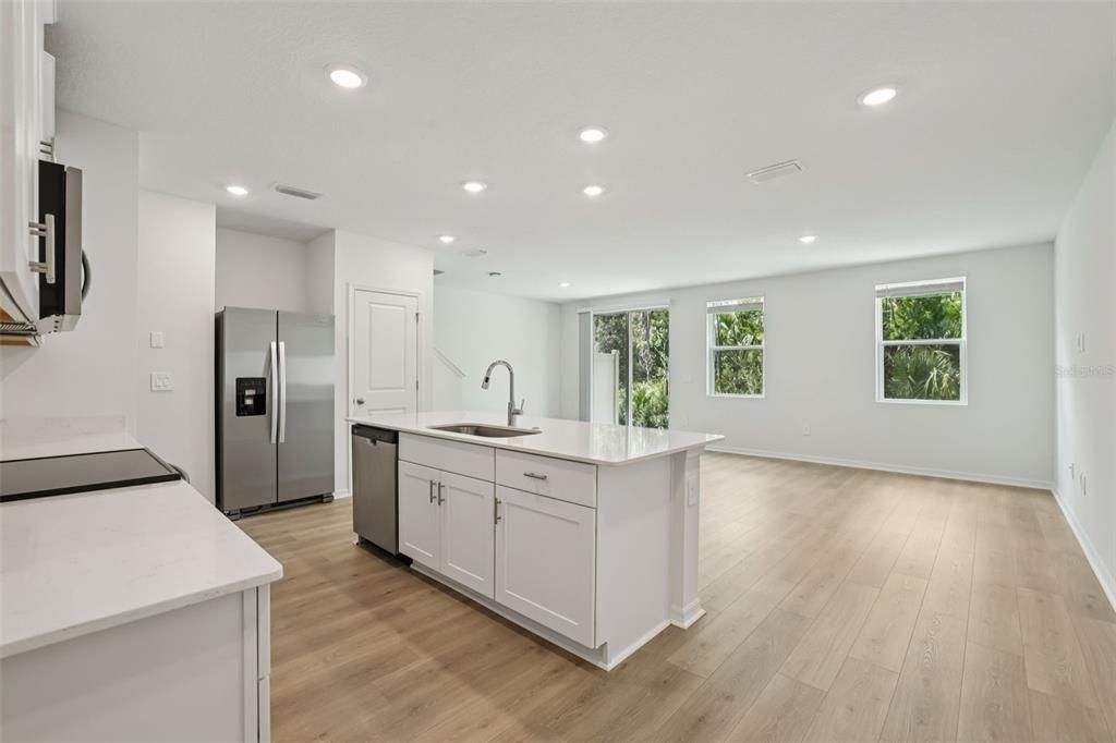 En Venta: $286,530 (3 camas, 2 baños, 1566 Pies cuadrados)