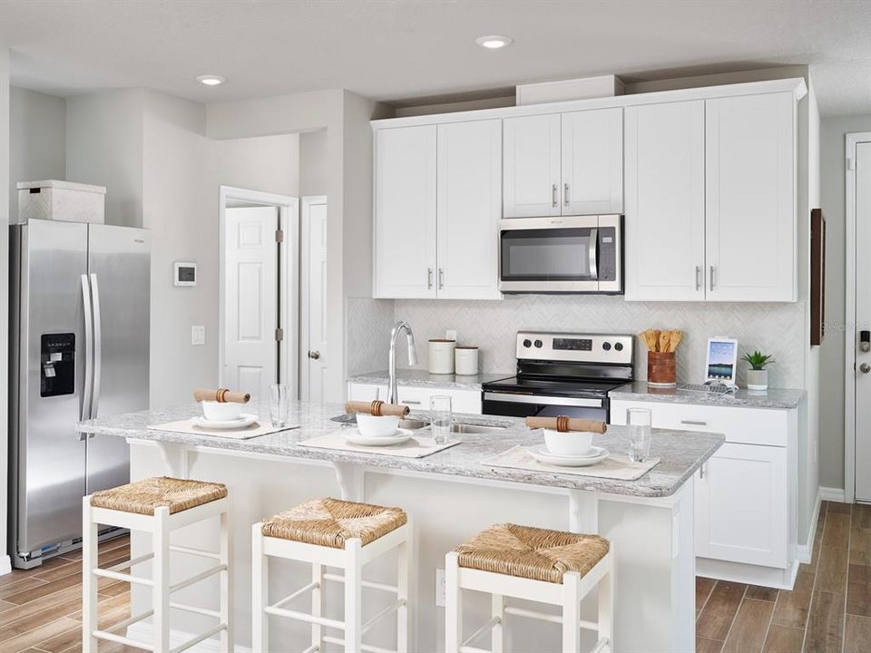 Active With Contract: $285,710 (3 beds, 2 baths, 1566 Square Feet)