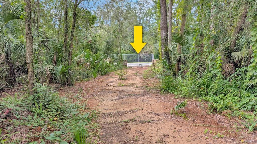 На продажу: $122,000 (1.03 acres)