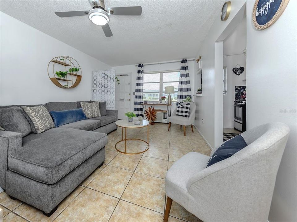 待售: $143,000 (1 贝兹, 1 浴室, 403 平方英尺)