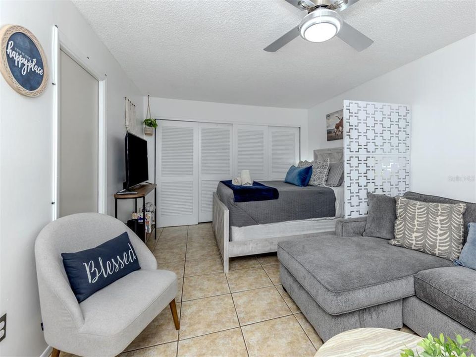 待售: $143,000 (1 贝兹, 1 浴室, 403 平方英尺)