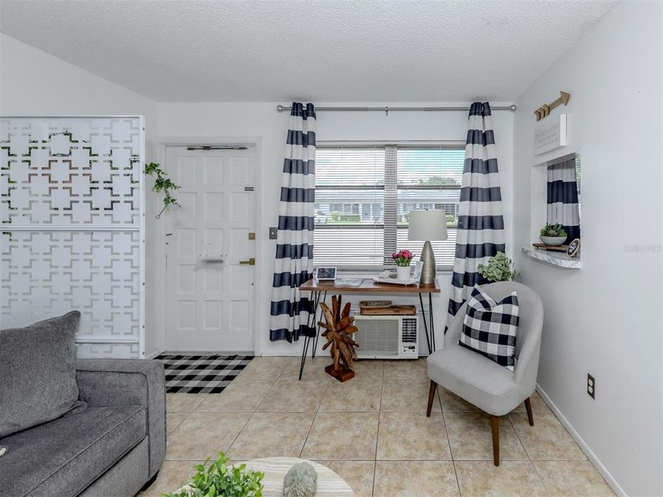 待售: $143,000 (1 贝兹, 1 浴室, 403 平方英尺)